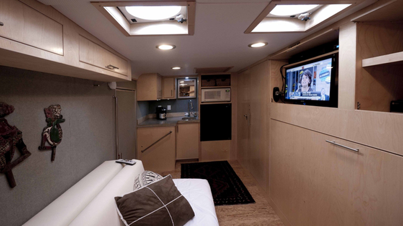 Engineer Turns Trailer into Luxurious, DIY Camper