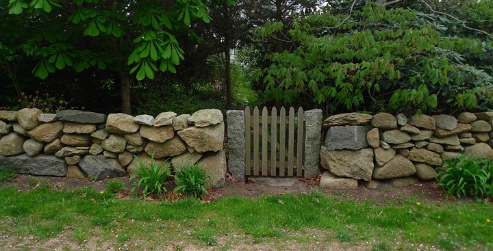 Types of Fences for Your Home - Stack Wall