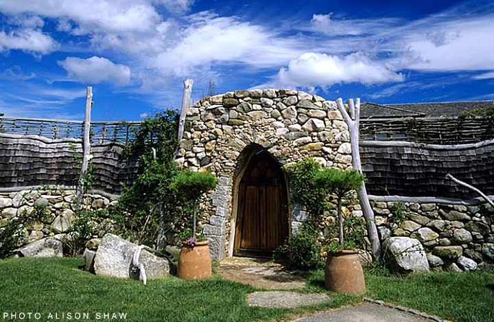 Building a house with stone walls