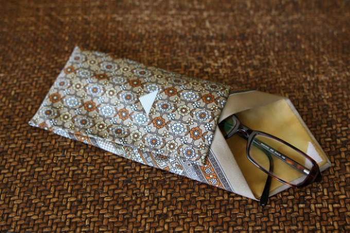 diy necktie glasses case