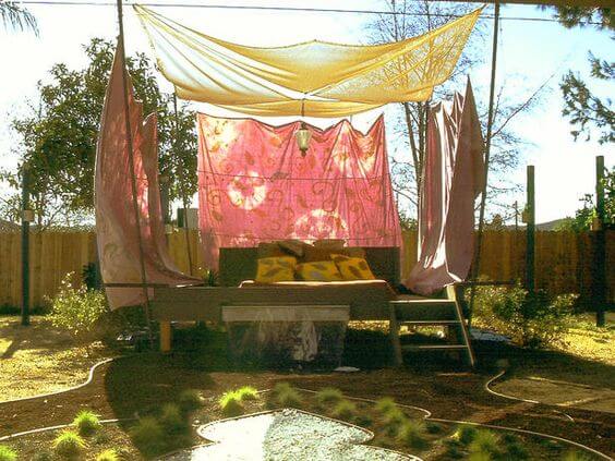 70s-throwback-outdoor-bed
