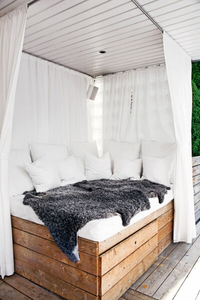 Cozy Lounge Outdoor Bed